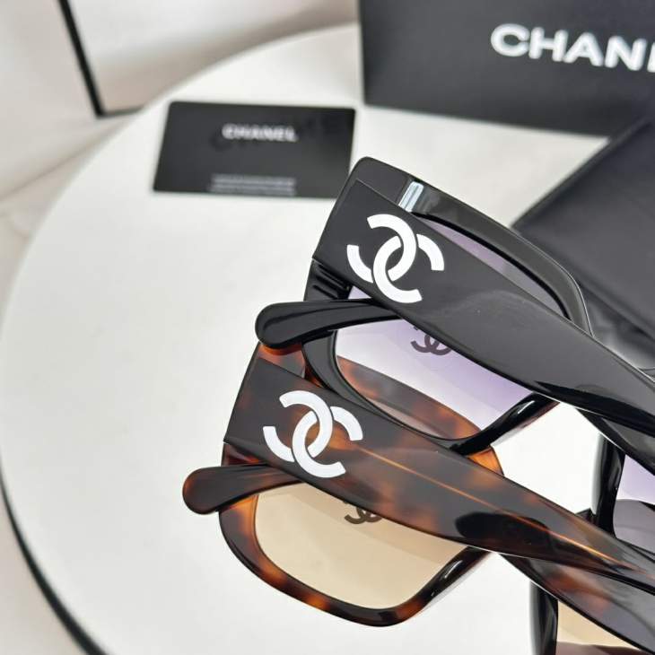 Picture of Chanel Sunglasses _SKUfw76772132fw